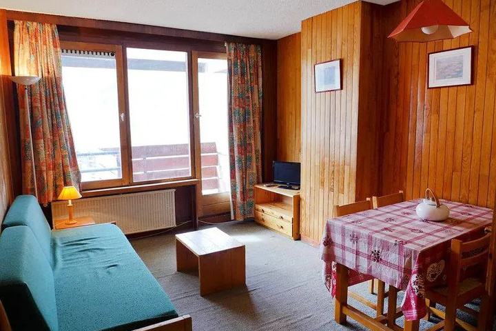 Room 5 of 10