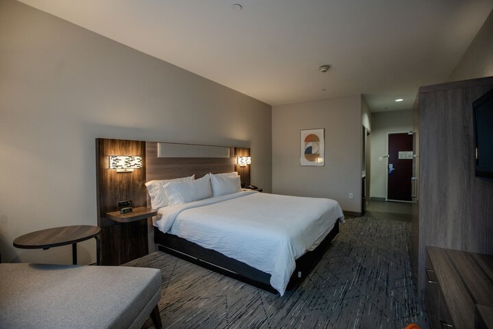 Room 6 of 83
