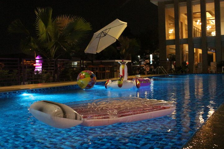 Pool 41 of 67