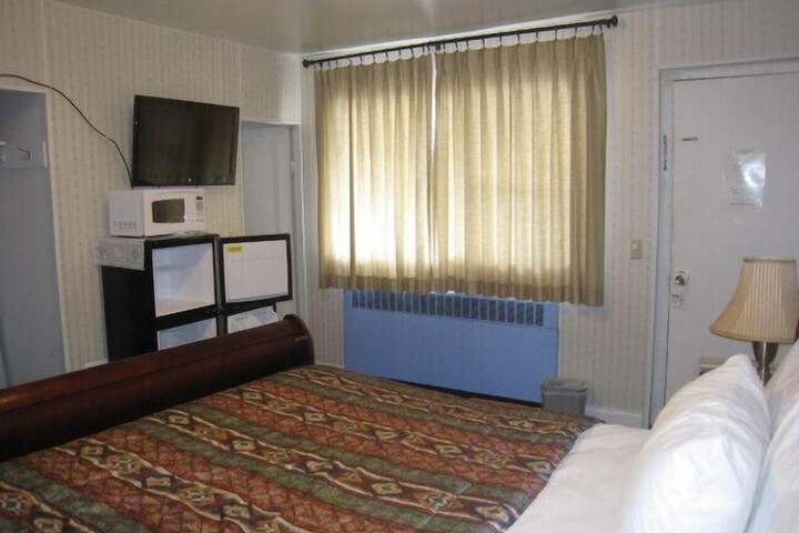Room 2 of 43