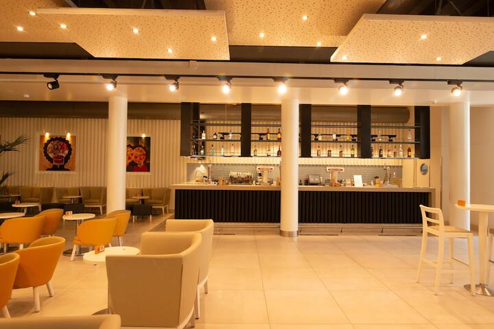 Lounge 230 of 313