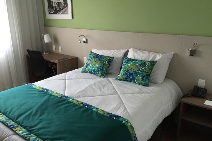 Room 3 of 40