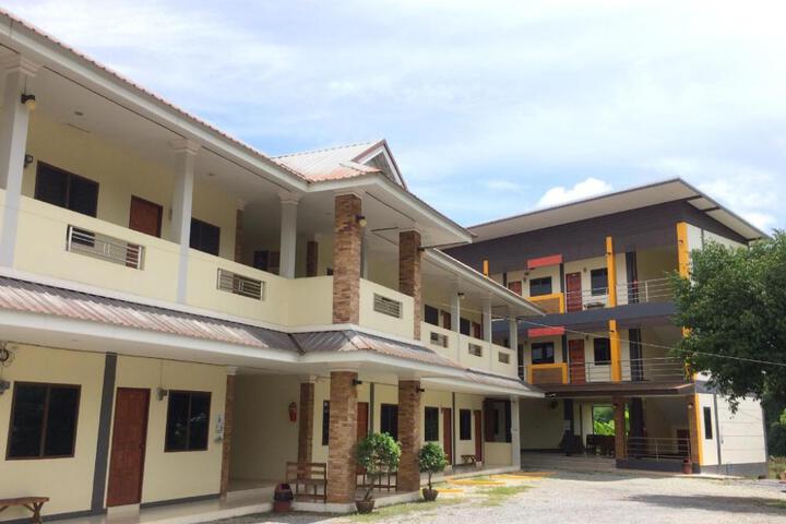 Thanakit Hotel