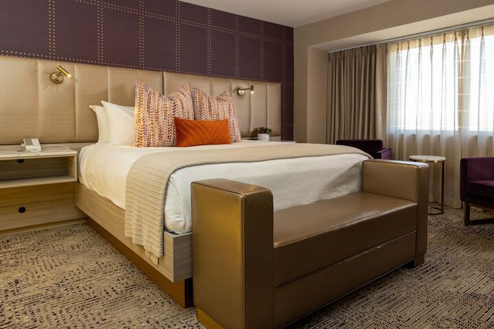 Accessible King Size Bed (8 of 50)