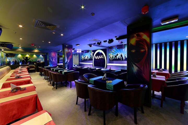 Lounge 48 of 51