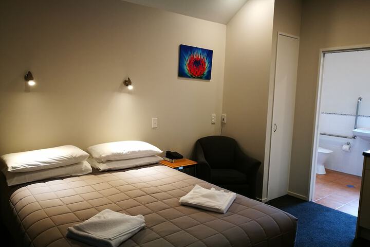 Room 3 of 63