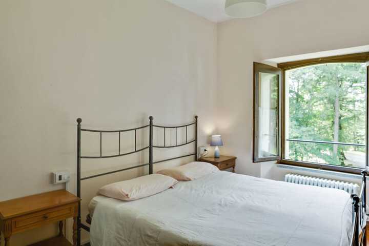 Room 12 of 38