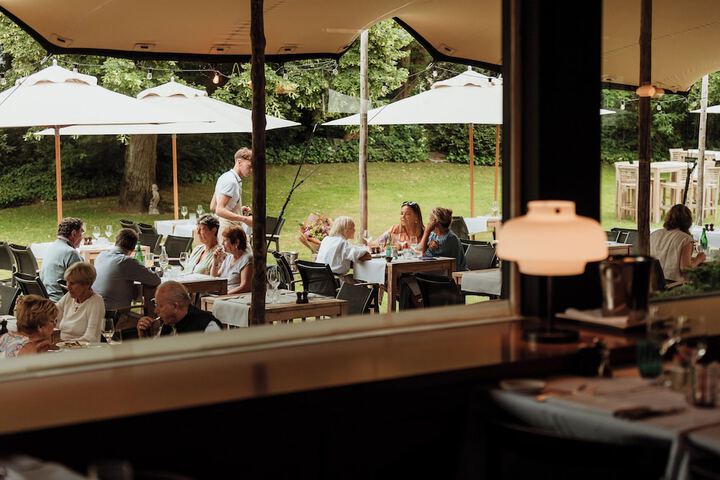 Dining 31 of 40