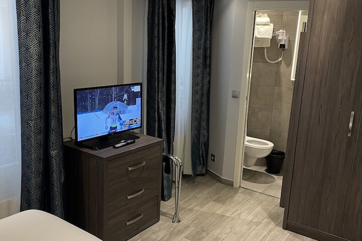 Room 42 of 72