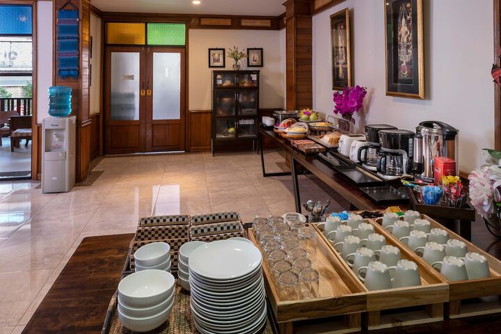 Breakfast/Coffee Service 29 of 40