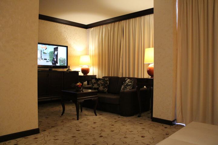 Room 26 of 85