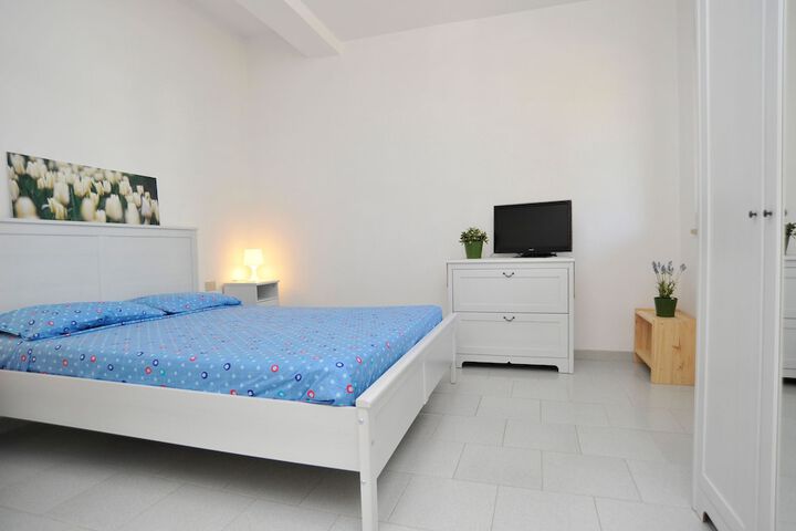Room 5 of 63