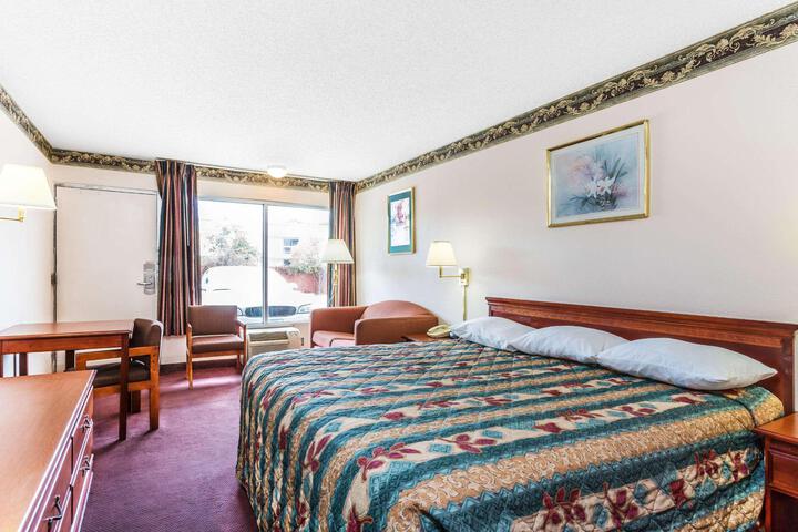 1 King Bed Mobility Accessible (5 of 9)