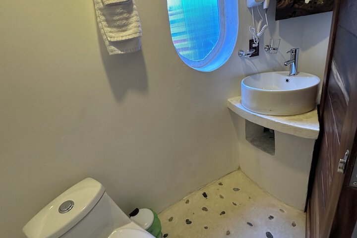 Room 213 of 402