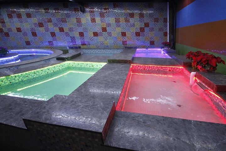 Pool 20 of 33