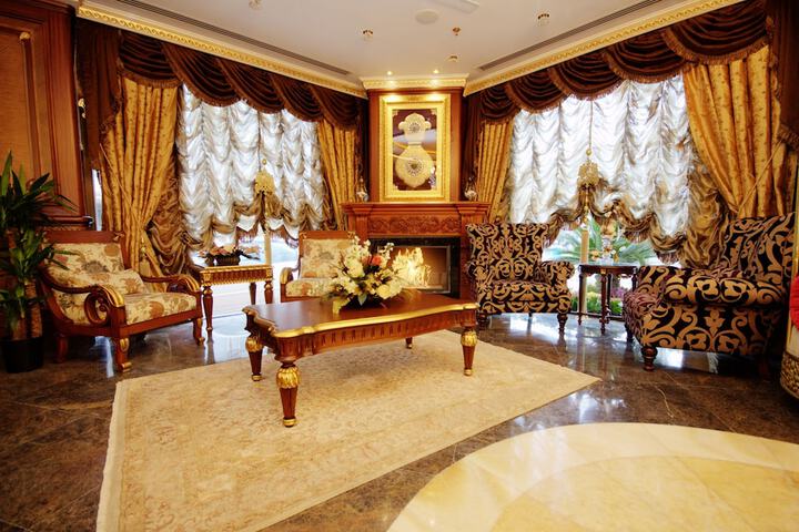 Entrance & Lobby