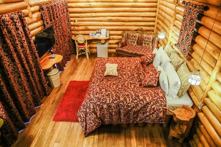 Room 9 of 33