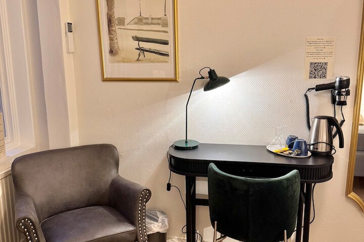 Room 59 of 212