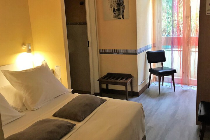 Room 10 of 31