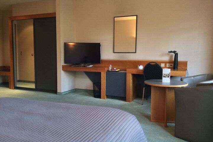 Room 11 of 43