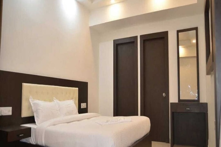 Room 10 of 28