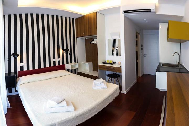Room 13 of 36