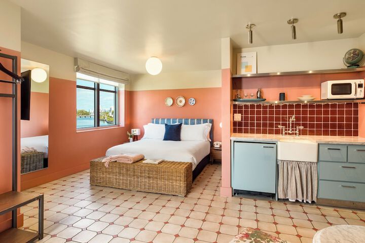 Room 7 of 46