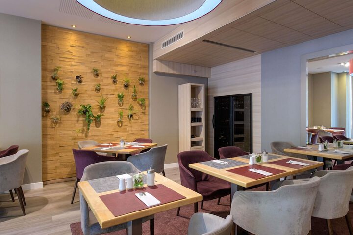 Dining 98 of 159