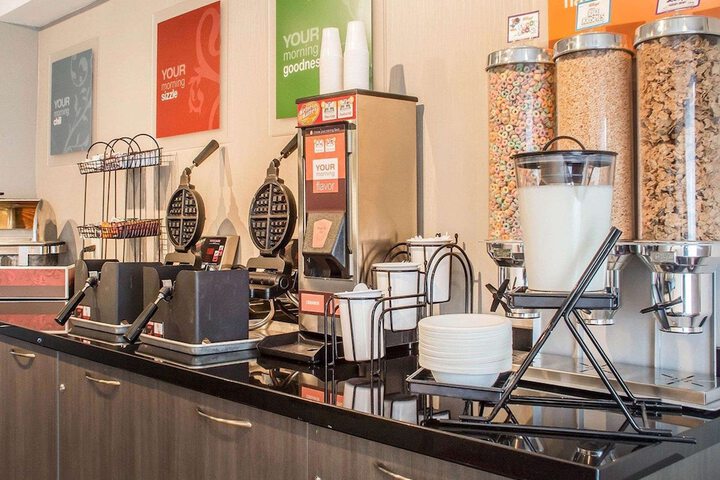 Breakfast/Coffee Service 33 of 40