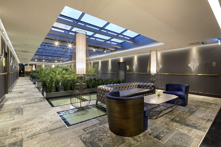 Entrance & Lobby