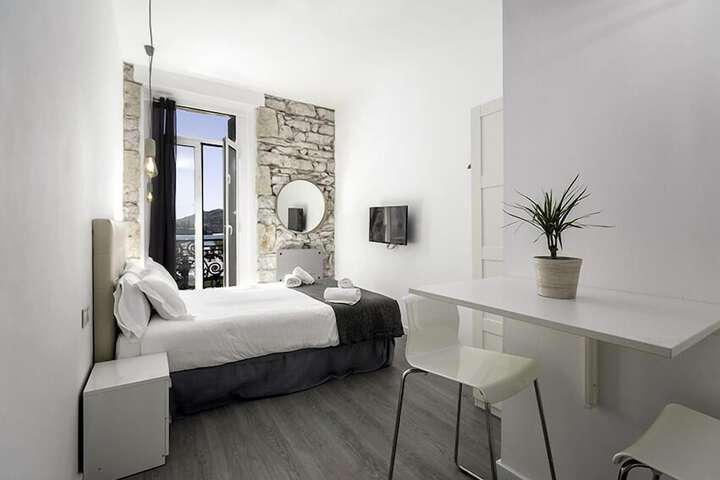 Room 5 of 43