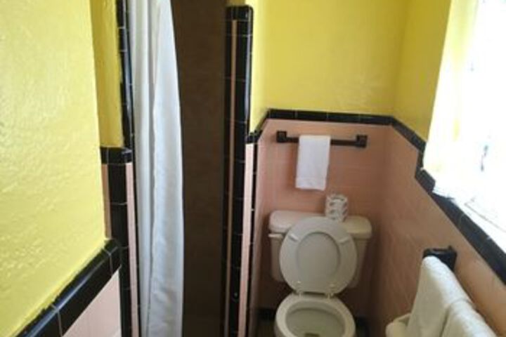 Room 3 of 8