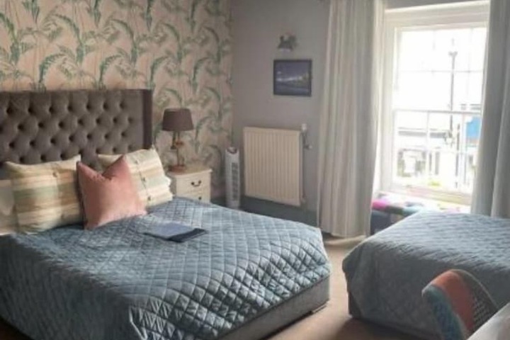 Room 10 of 121