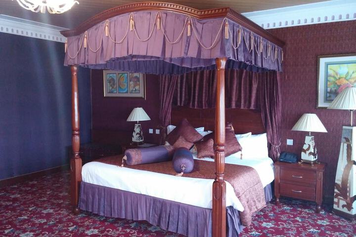 Room 4 of 52