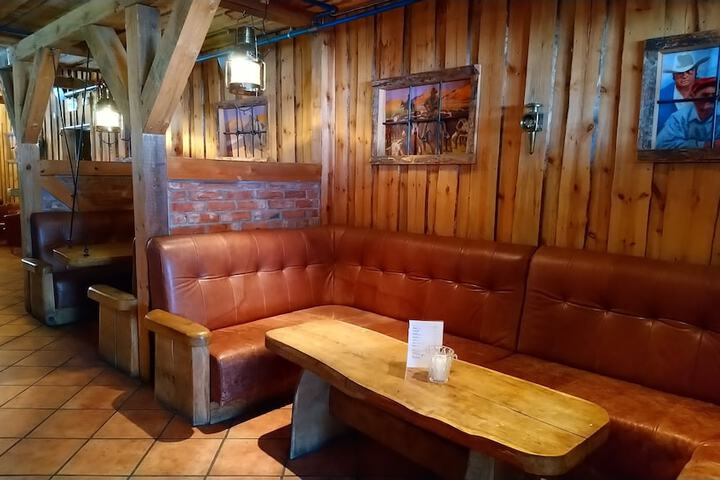 Lounge 80 of 139