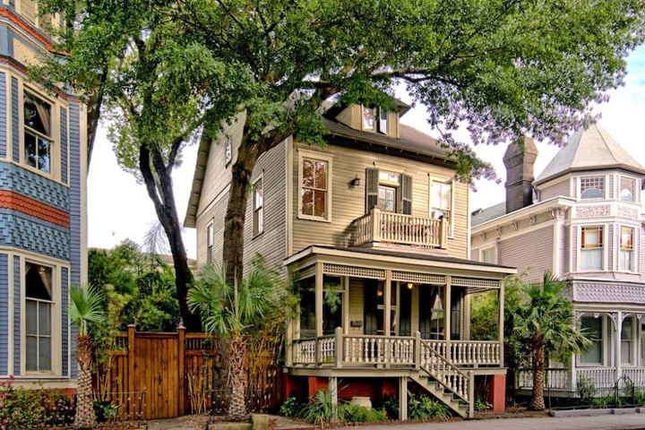 Exterior of 3 BR Victorian Stunner on Forsyth Park