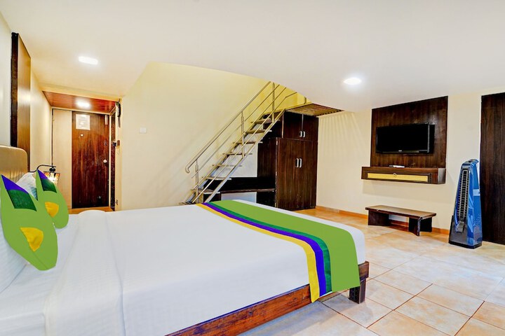 Room 15 of 34