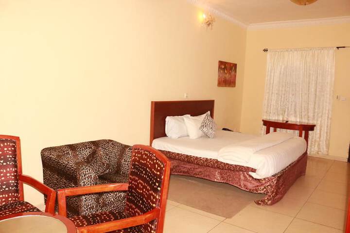 Room 7 of 18