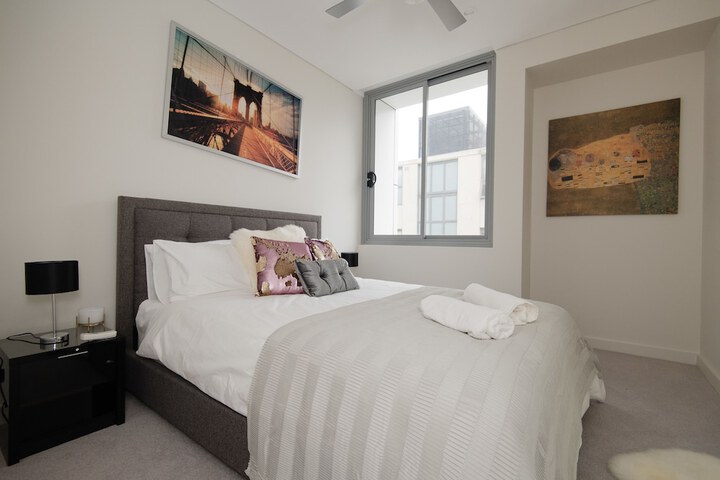 Room 2 of 27