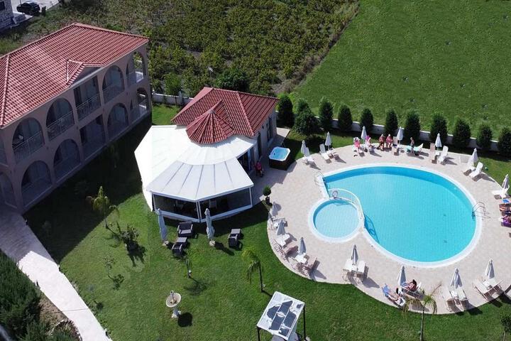 Elenis Garden & Castello Suites