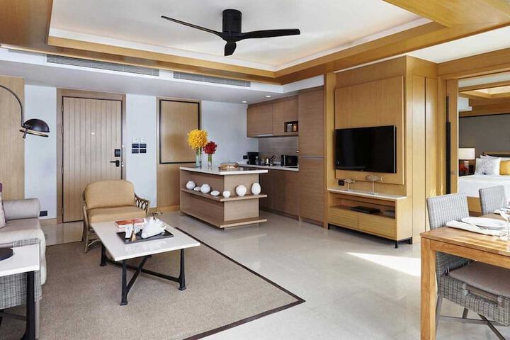 Room 9 of 108