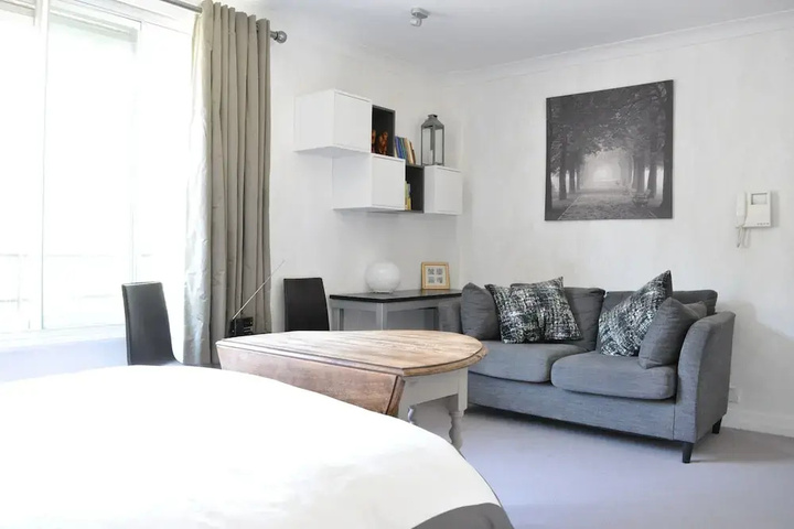 Room 3 of 8