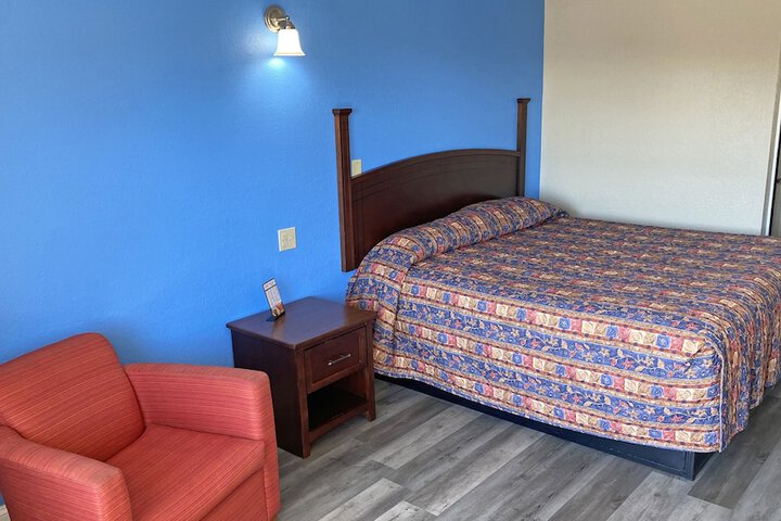 1 King Bed (8 of 15)