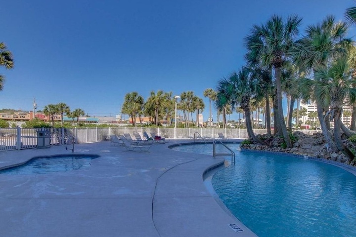 Pool 14 of 22