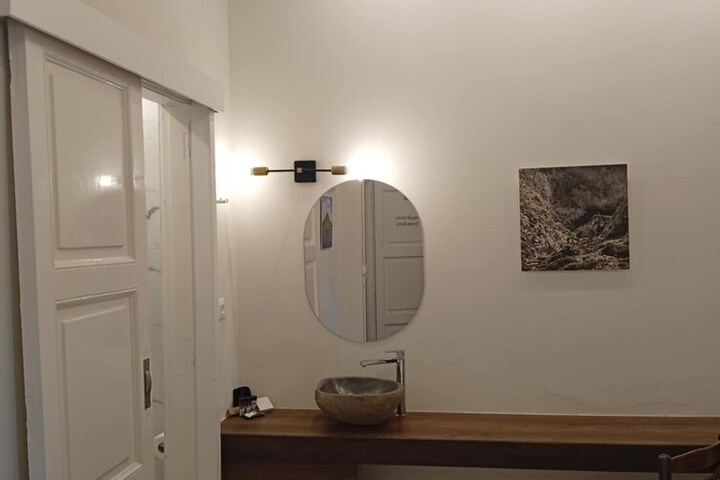 Room 8 of 77