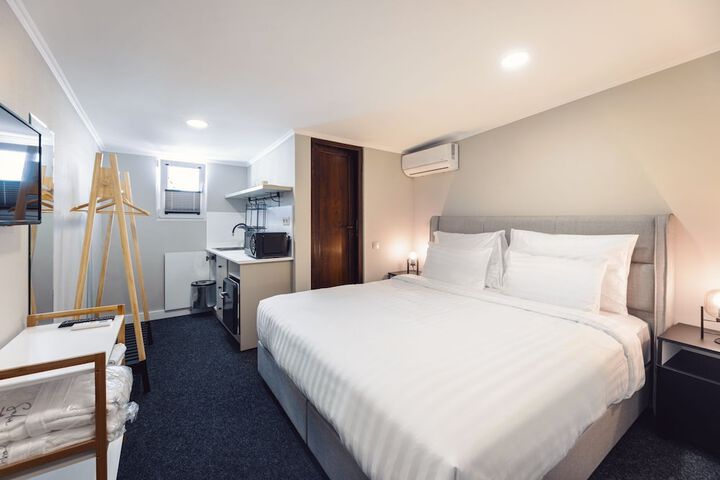 Room 17 of 60