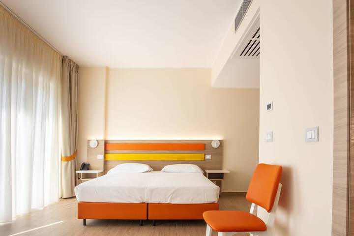 Room 13 of 119