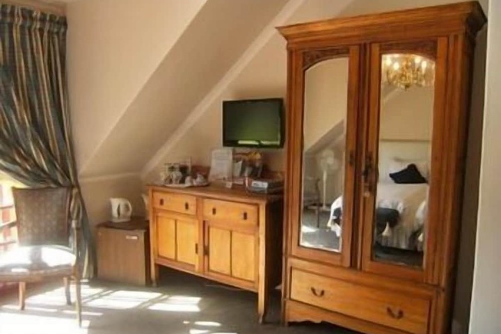 Room 2 of 39