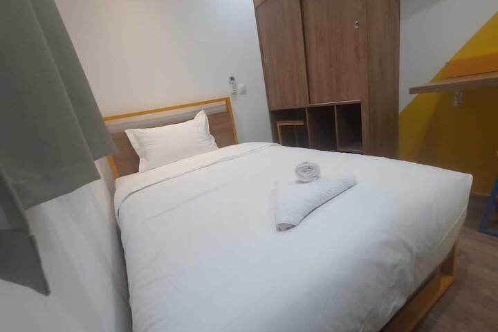 Room 6 of 18
