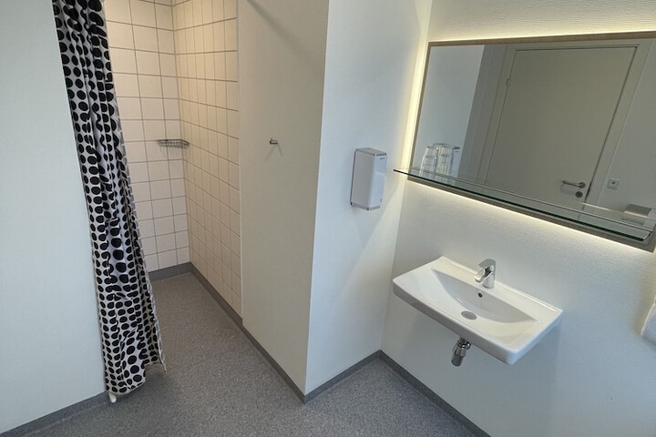 Room 12 of 33